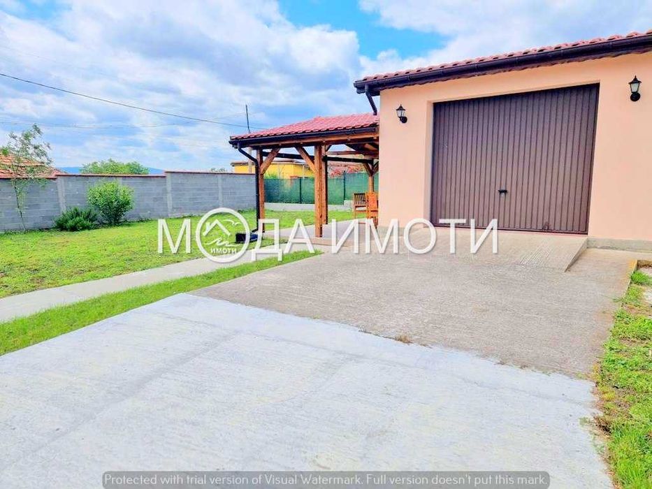 Къща в с. Горица, със голям двор, гараж и мазе!