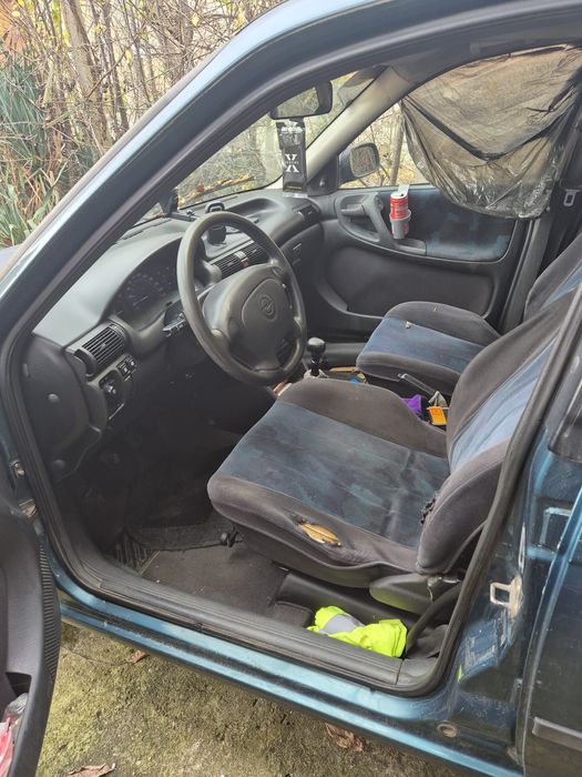 Опел астра на части