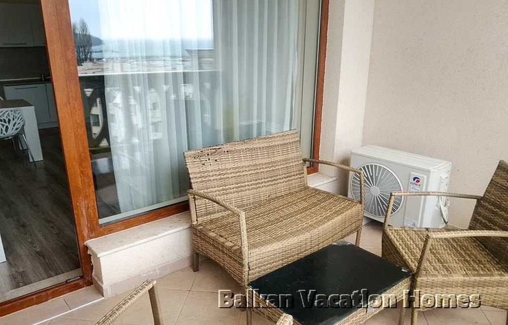 Продава се Тристаен апартамент в с. Аспарухово, Област Варна - 92 кв.м за 909 €/кв.м - Снимка #6