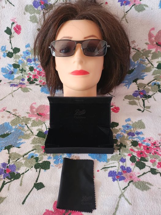 Ochelari de soare Boots Opticians,  etui.