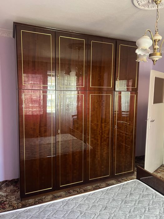 Спалня матрак тоалетка нощно шкафче гардероб