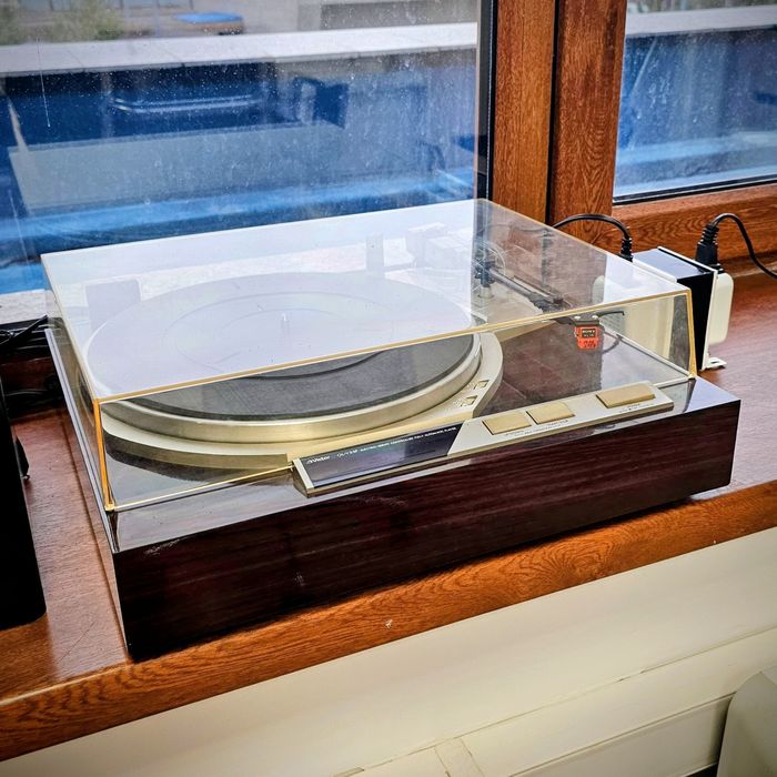 Проигрыватель грампластинок Victor QL-Y33F