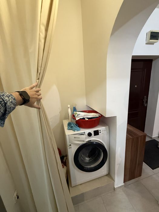 Inchiriez apartament cu 2 camere, parcare privata