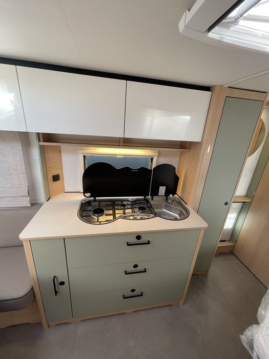 Rulotă Lmc Style 440D/ noua/ 12ani garantie/ premium/ 4-5 persoane