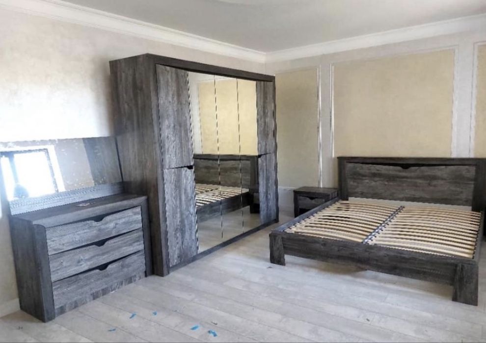 Спальный гарнитур