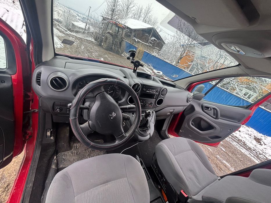 Vând Peugeot Partener