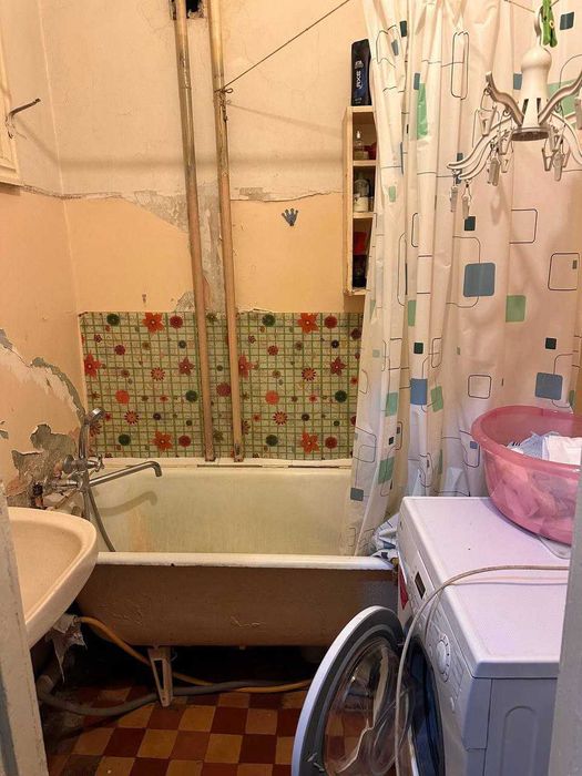 ул.Ш.Руставели №172 Школа Высокопотолочка 3\2\3 Средн. 75м2 Балкон 2х3