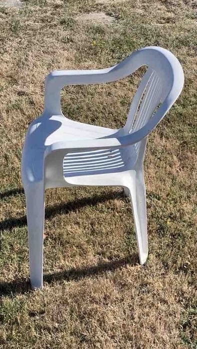 Пластмасови столове