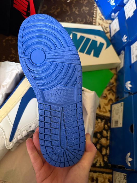 Jordan 1 Travis Scott mărimea 41 si 42