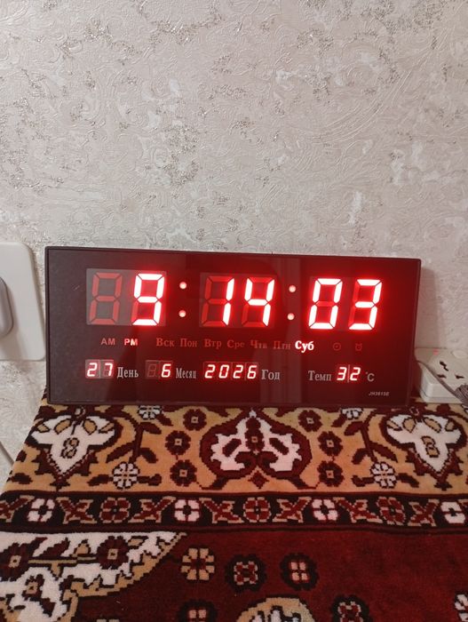 Электронные часы настенные