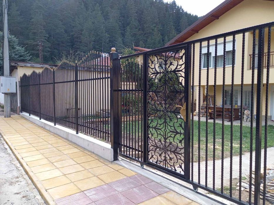 Метални парапети, огради, врати и решетки – ръчна изработка по поръчка