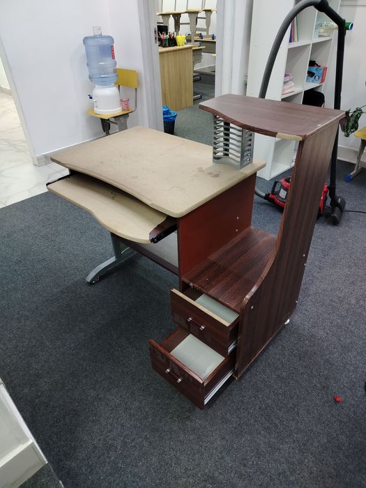 Стол для компьютера