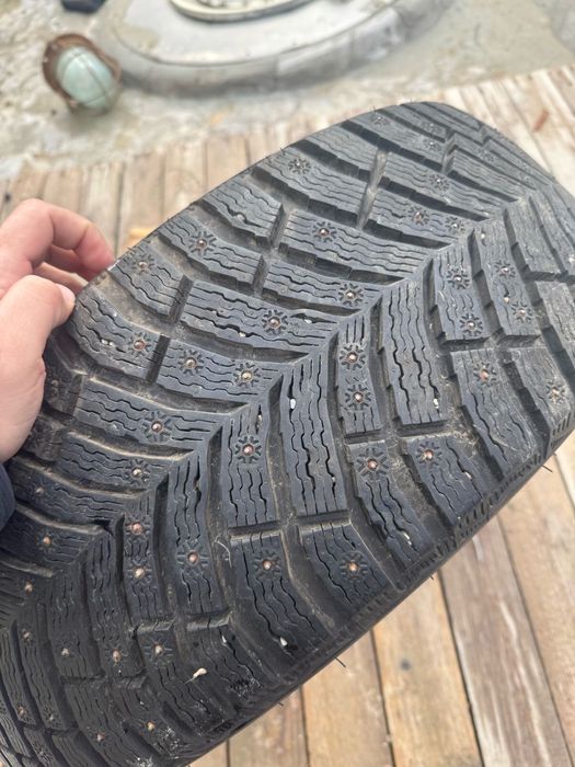 Продам зимний шипи Michelin