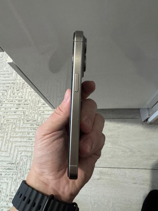 Продам Айфон 15 про 256мб