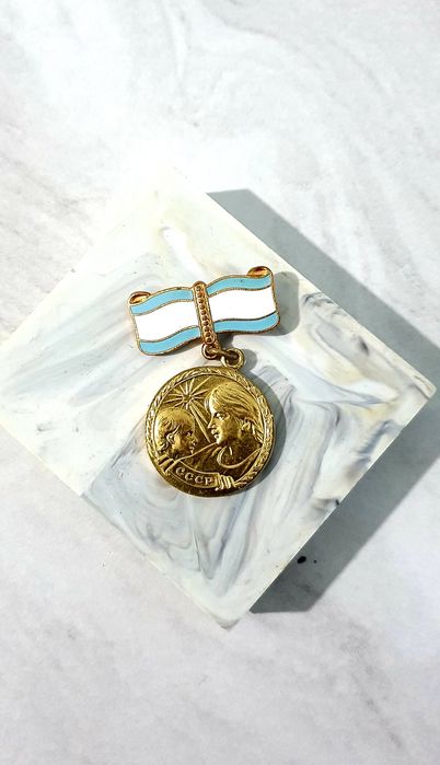 Tanga va medallar tuplami