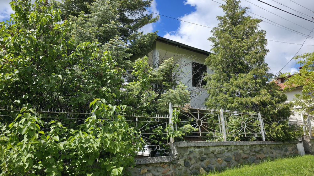 Продава се Къща в с. Големо Бучино, Област Перник - 150 кв.м за 1934 €/кв.м - Снимка #2