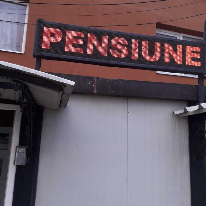 vind firme luminoase de diferite marimi