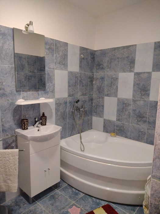 Închiriez apartament