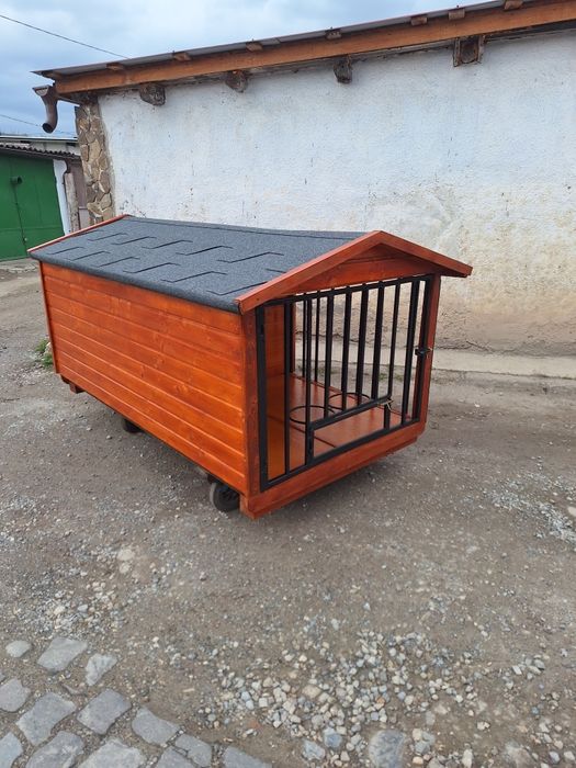 Custi de câini izolate pe comandă și țarcuri...