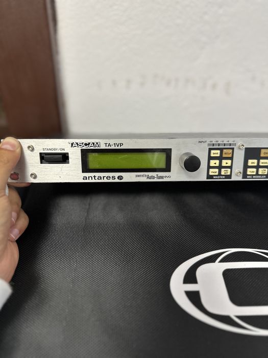 Vând tascam si universal audio volt 2