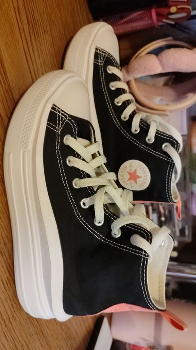 Vând converse - Teniși flatform  înalți  Chuck Taylor All Star Move,