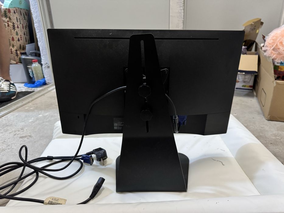 Dell UltraSharp U2412M, de 24”, cu panou IPS și rezoluție 1920×1200
