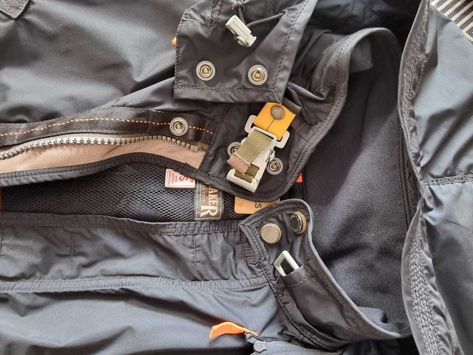 Продается куртка ветровка