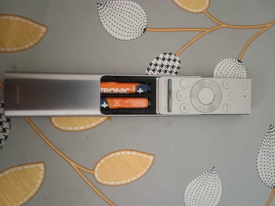 de vanzare pentru piese ,cu telecomanda,TV Samsunt 4K Ultra Hd
