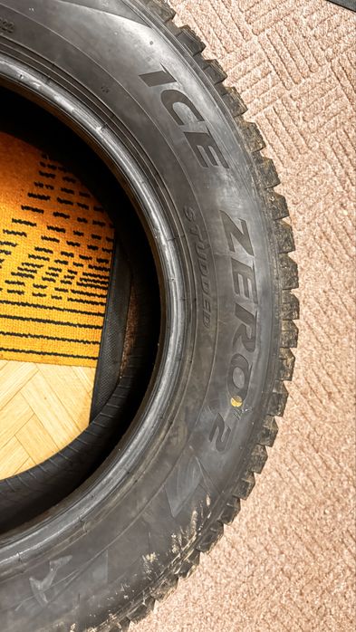 Продам зимние шипованые шины