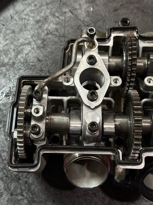 Aprilia RSV4 OEM Глава Преден Цилиндър