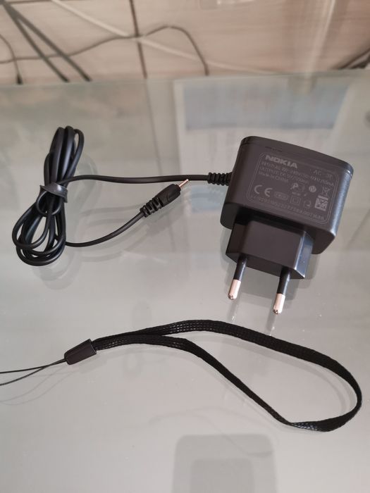 Vând Nokia E72 silver, nou, zero minute,  meniu limba română, cadou