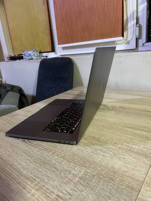 MacBook Pro 16” 2019 | i7 2.6GHz | 32GB RAM | 512GB SSD | Radeon Pro 5300M | Baterie 240 cicluri