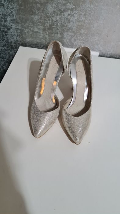 Pantofi cu toc eleganti