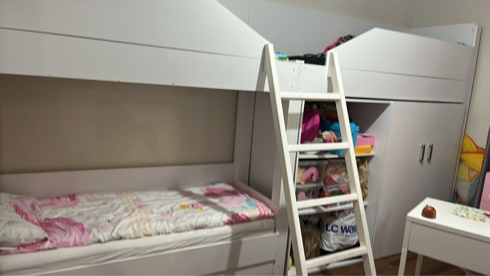 Легло тройно за три деца и гардероб