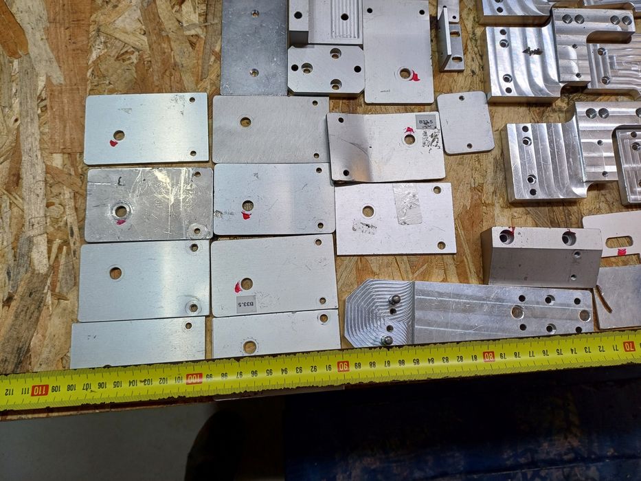 Placi de aluminiu bracketi, suporti , coltarr , corniere