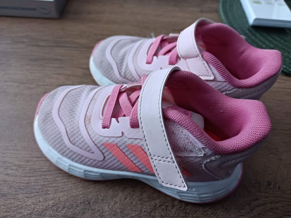 Детски сандали и маратонки Adidas за момиче