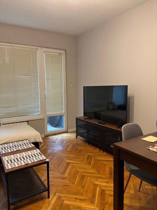 Тристаен, под наем, Център-пл. Македония