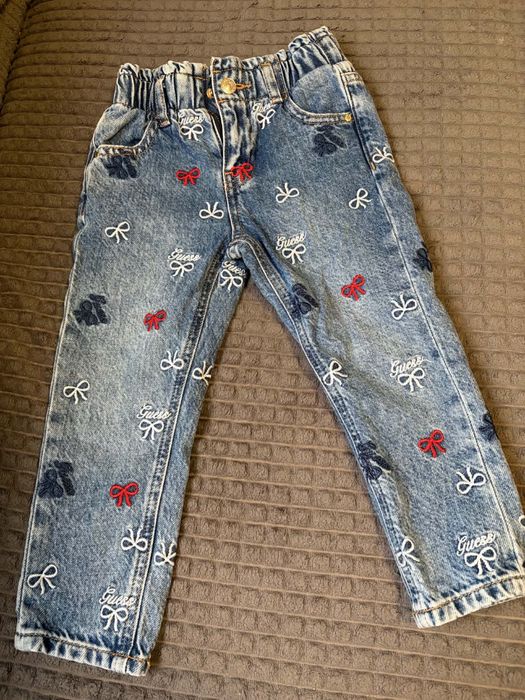 Детски дънки на guess