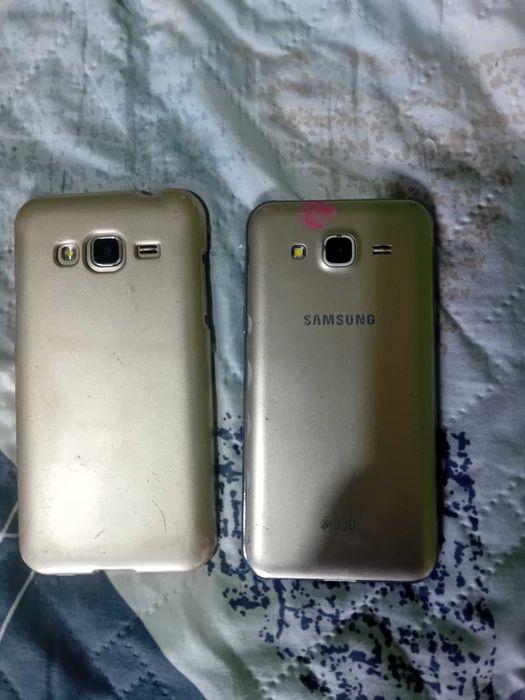 Самсунг j3 2 броя за части  не работещи