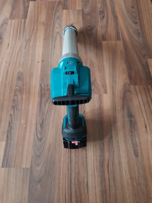 Pistol de silicon Makita
