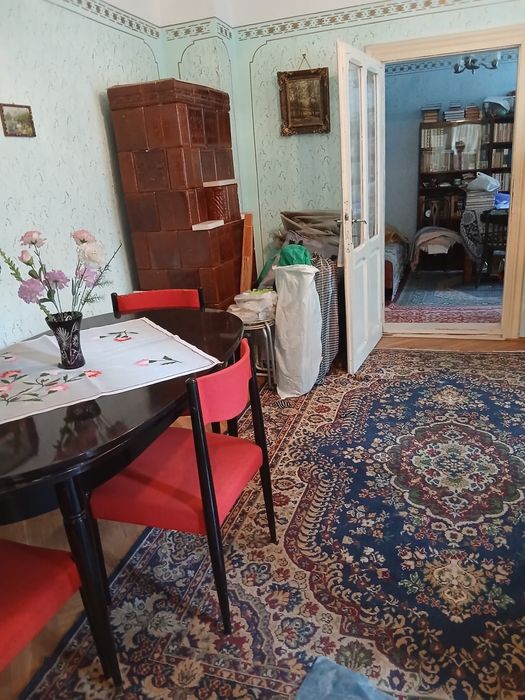 Casa zona centrala,din caramida, libera,toate utilitatile,singur in curte.De vanzare casa zona centrala,toate utilitatile,singur in curte.