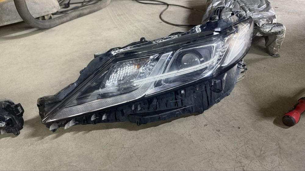 Фары оригинальные Camry 75 2023 года