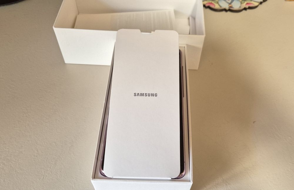 Samsung Galaxy S20 FE перфектен