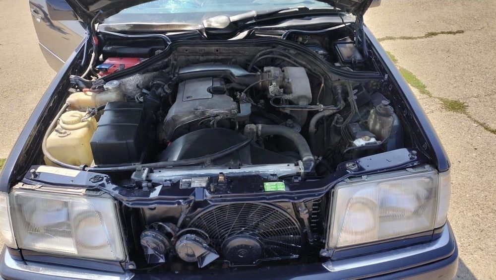 Автомобиль мерседес