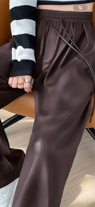 Pantalon damă, nou cu eticheta , culoare maron , mărimea L , piele eco