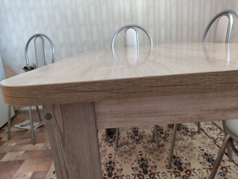 Продам кухонный стол