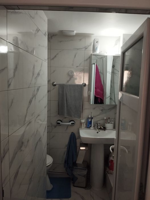 Vand casă într-un loc minunat și liniștit