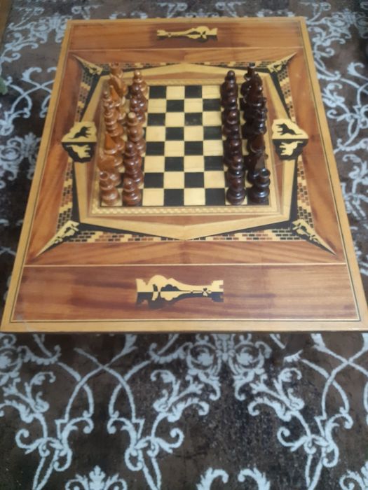 Продам Шахматы и стол