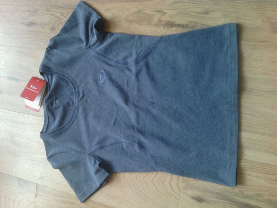 Страхотна фитнес блузка GEORGOS