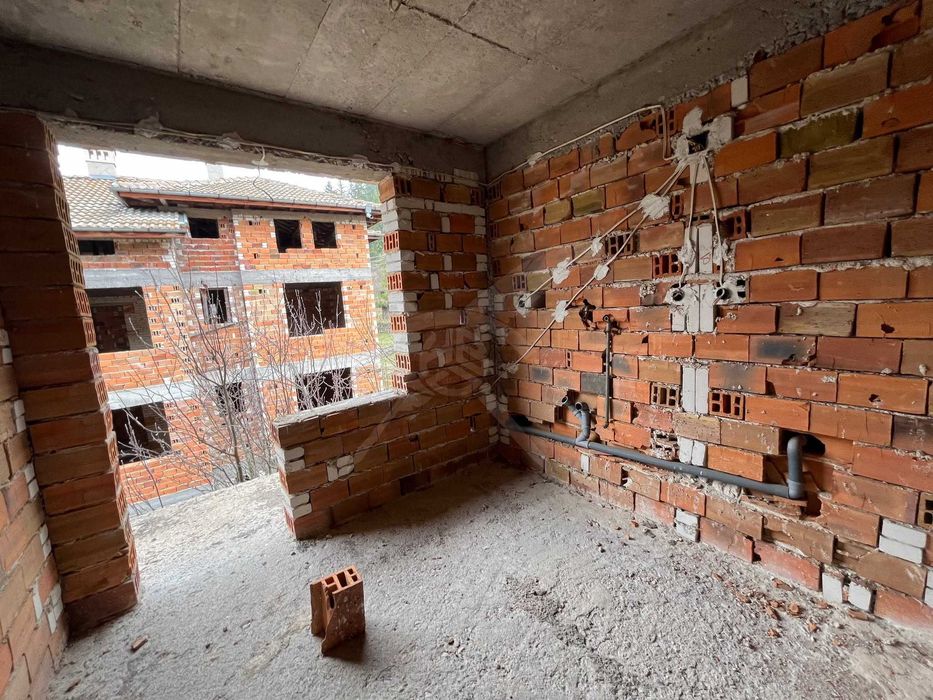 Четириетажна къща с гледка в Забърдо